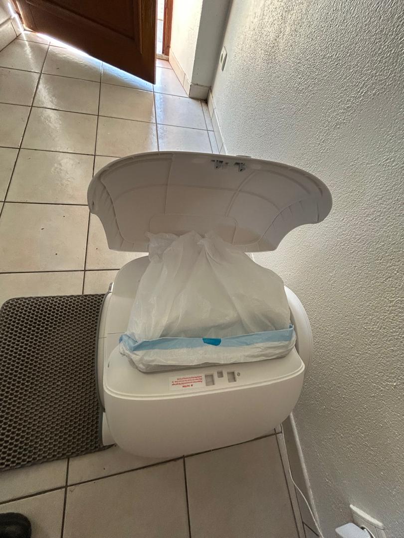 CatBliss™ Self-Cleaning Litter Box · 65 L