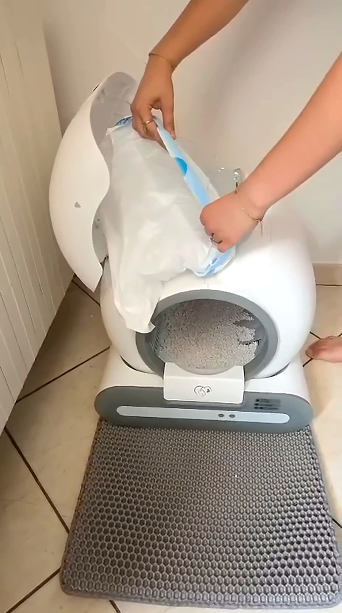 CatBliss™ Self-Cleaning Litter Box · 65 L